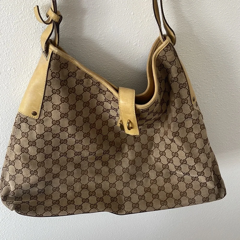 Gucci vintage large shoulder bag. Authentic but well worn - Picture 5 of 6
